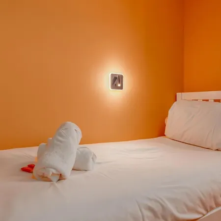 High Street Hideaway, Private Entrance, Parking *