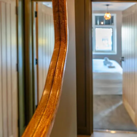 Apartamento High Street Hideaway, Private Entrance, Parking