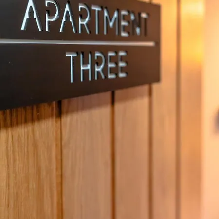 High Street Hideaway, Private Entrance, Parking Apartman *