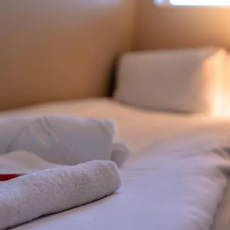 High Street Hideaway, Private Entrance, Parking 아파트 *