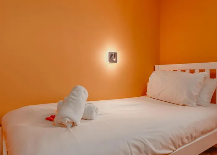 High Street Hideaway, Private Entrance, Parking *