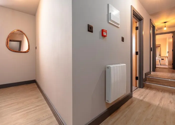 High Street Hideaway, Private Entrance, Parking Bristol