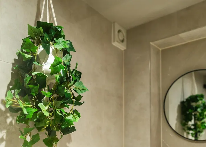 High Street Hideaway, Private Entrance, Parking 아파트 브리스틀