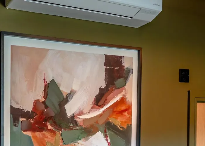 High Street Hideaway, Private Entrance, Parking 公寓