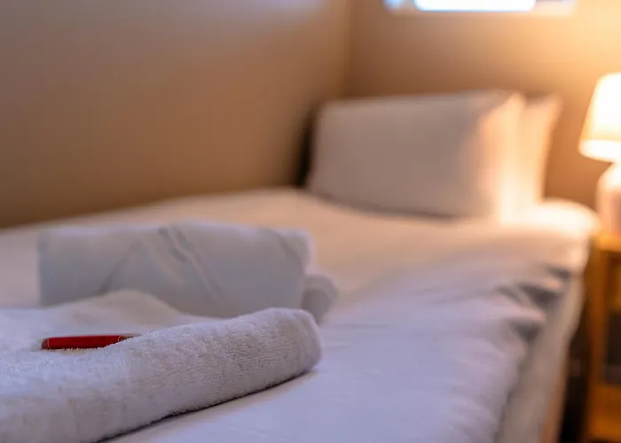 High Street Hideaway, Private Entrance, Parking 아파트 *