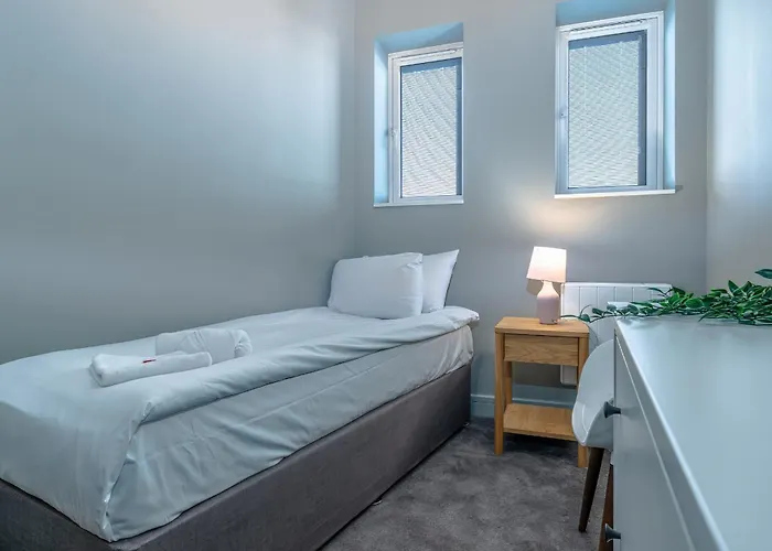 High Street Hideaway, Private Entrance, Parking 아파트 브리스틀